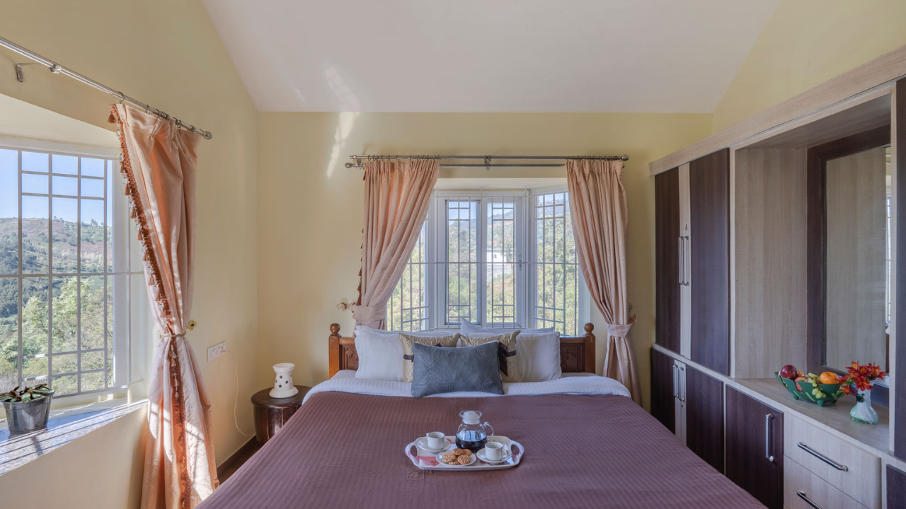 The Comeback of Vintage Woods: Why Retro Furniture is Making Waves Nowadays